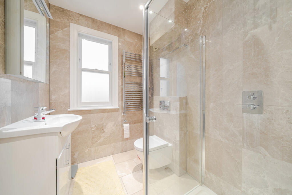 1382815-16-691dce...