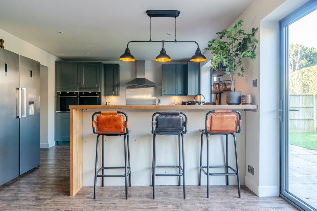 Kitchen/ Dining Room