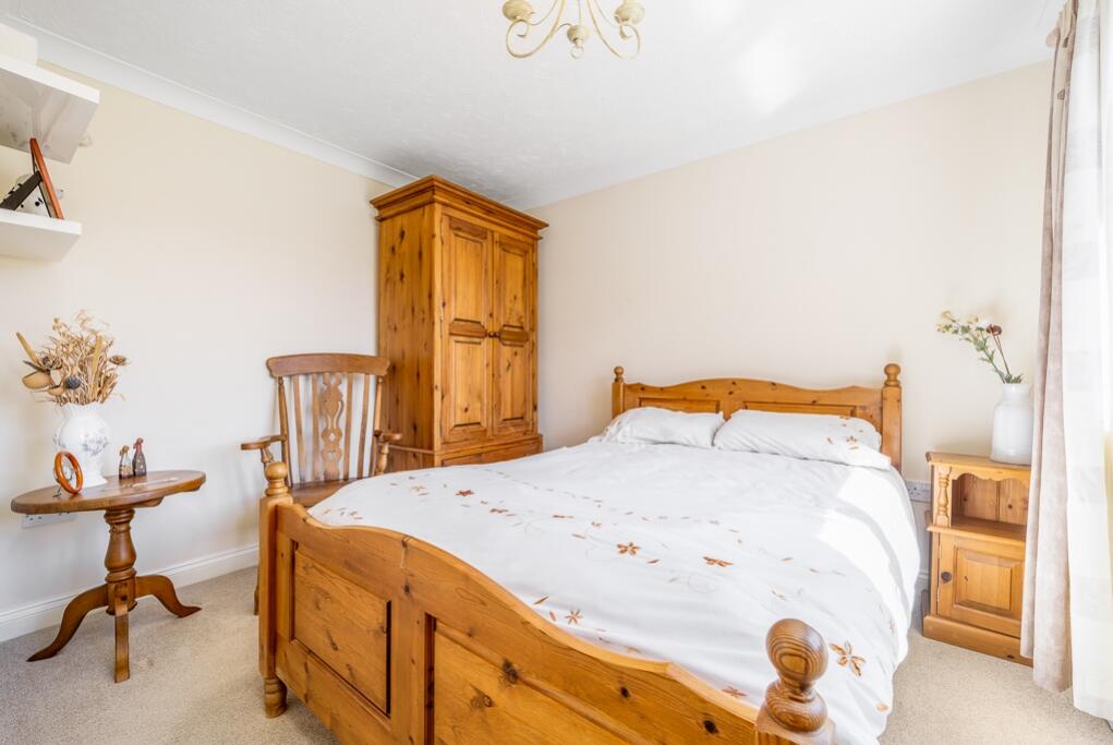 7 Richard Busby Way (Lutton)-29