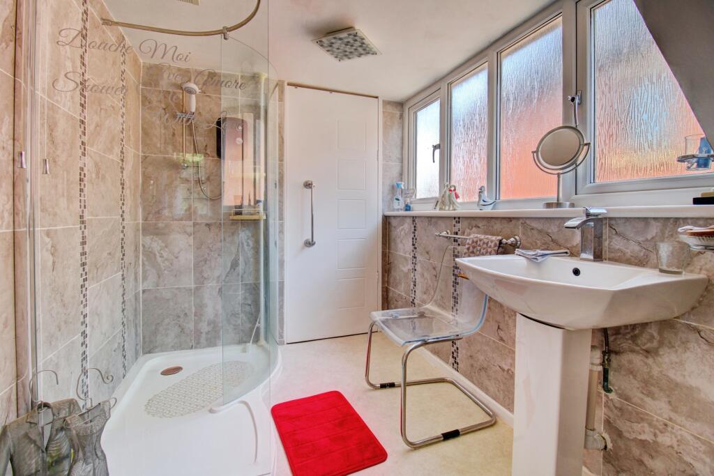 15 - Family Shower Room (First Floor)