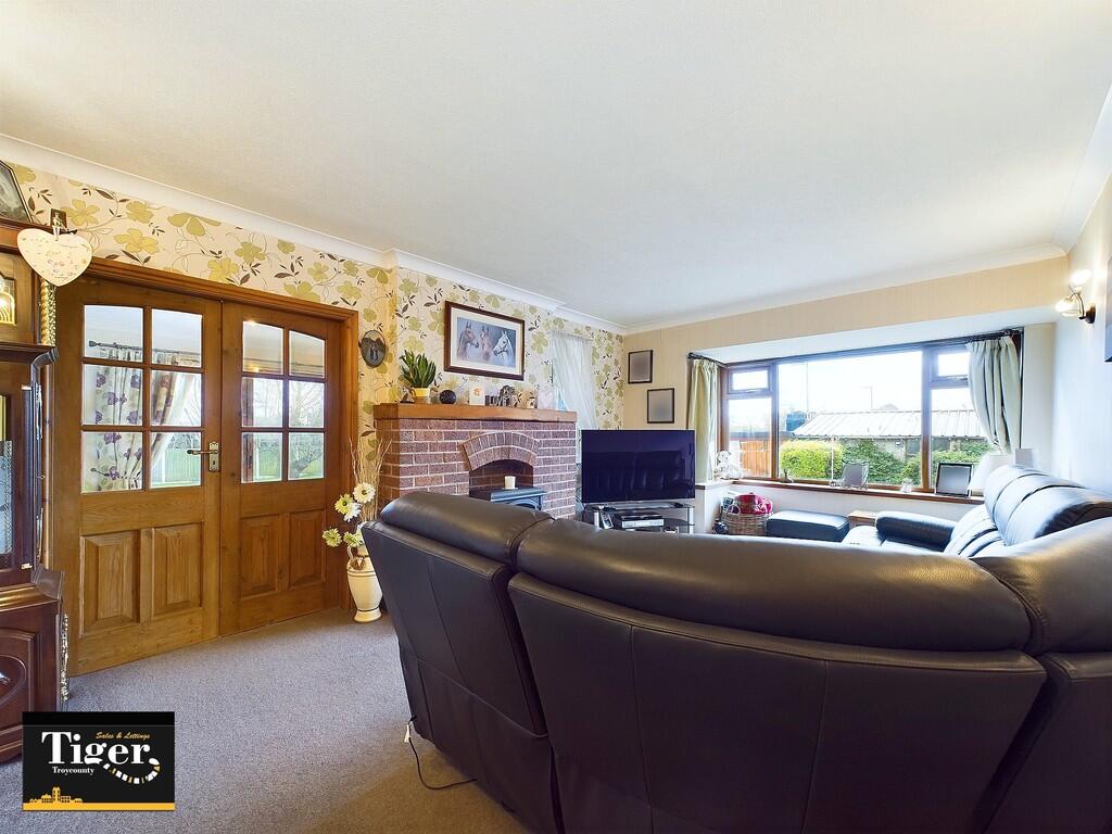 CAM02176G0-PR0427...