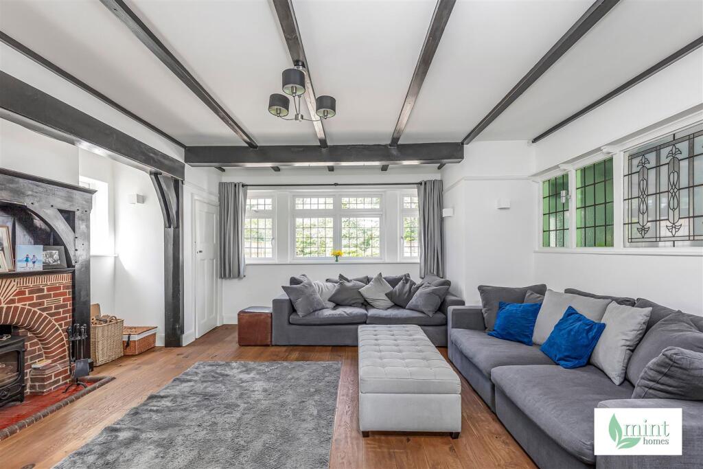 437__Woodham_Lane__Addlestone__Surrey__KT15_3QG1.J