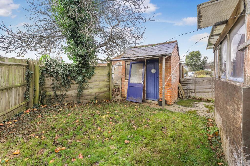 2 The Avenue, Middleton Cheney-15.jpg