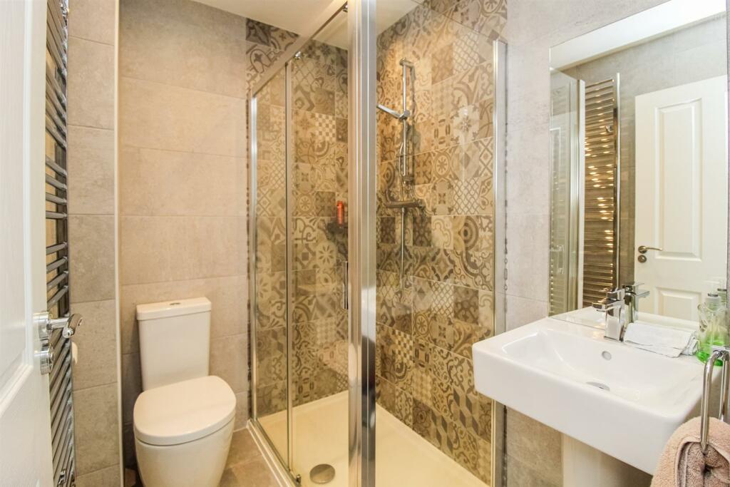 EN SUITE SHOWER