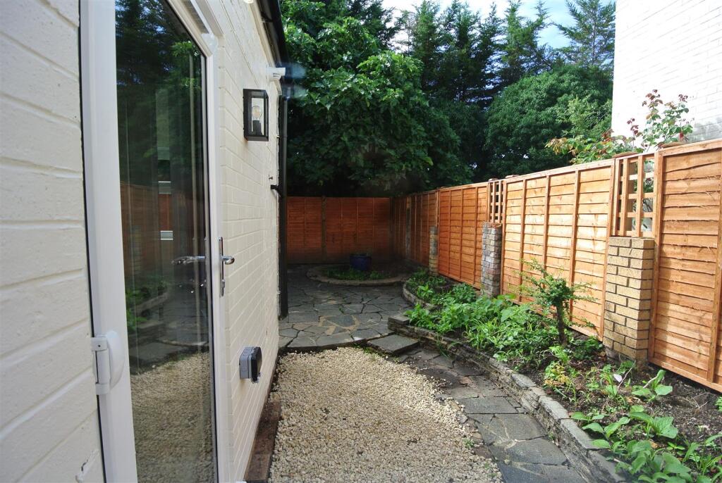 Side Rear Garden.JPG