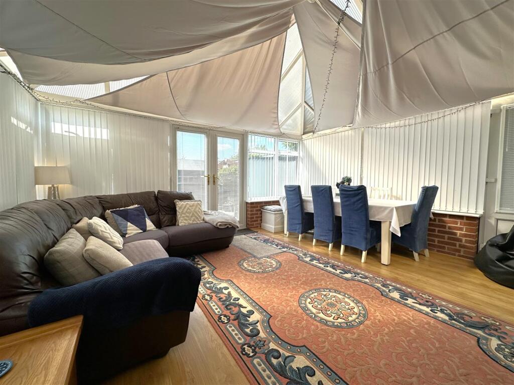 Generous Conservatory With French Doors 992