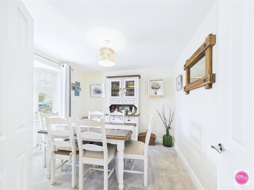 Henley Grove, Church Gresley (8).jpg