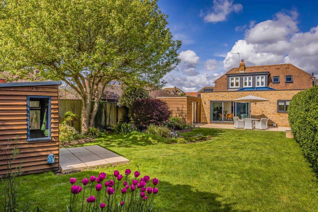 15 Sinah Lane, Hayling Island-Small-PorticoMarketi