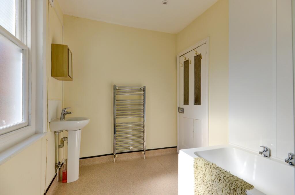 4 Coronation Street Bathroom 1 (1)