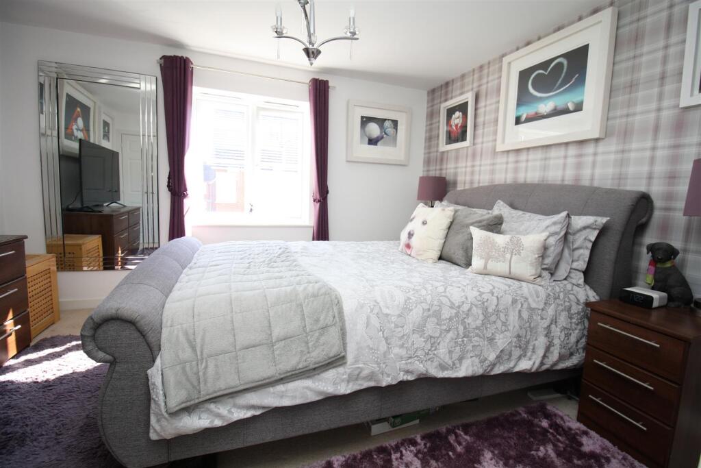 52 St Helena bedroom 1a.JPG