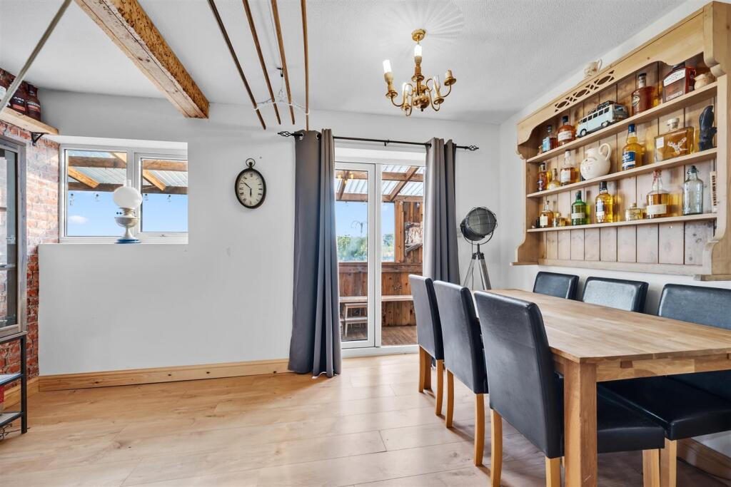 Saxton Mee  40 New Close 0026.jpg