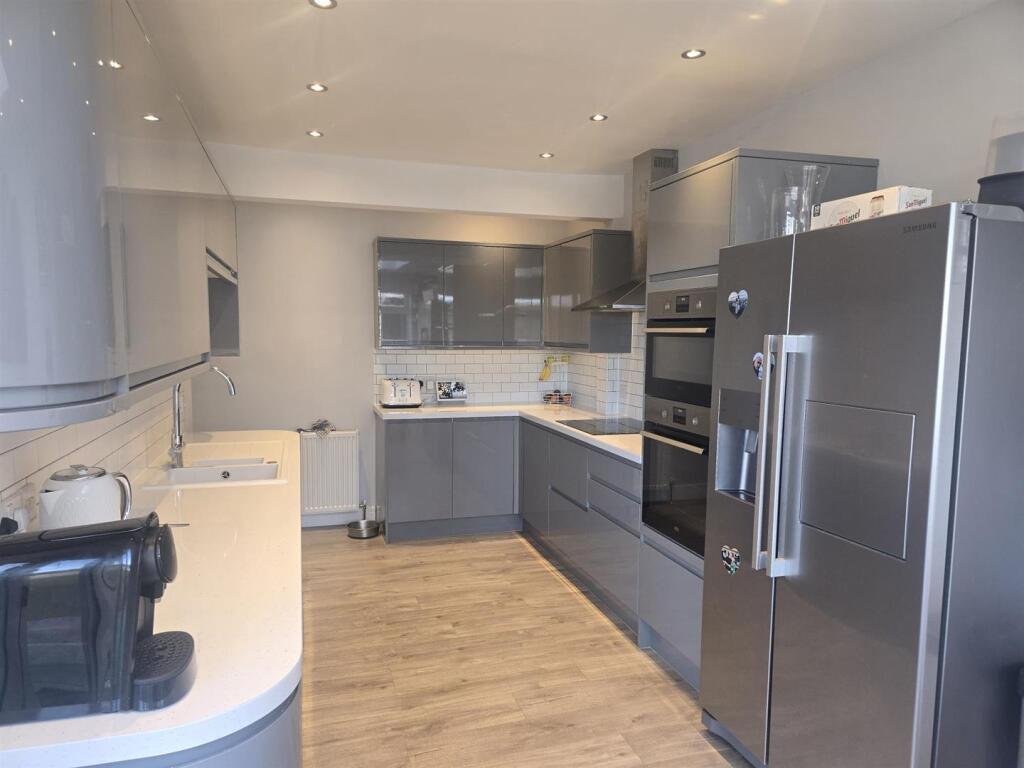 Kitchen / Breakfast Room