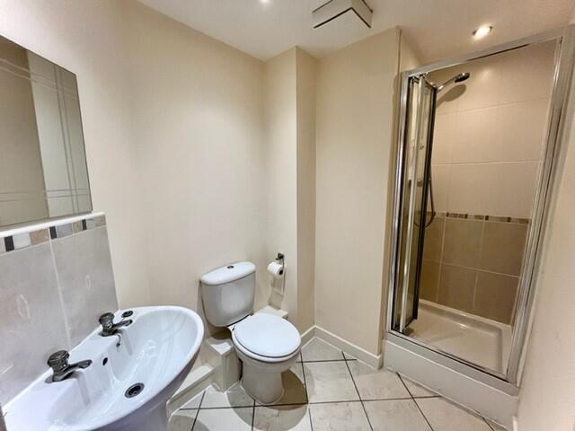 Master bedroom en-suite