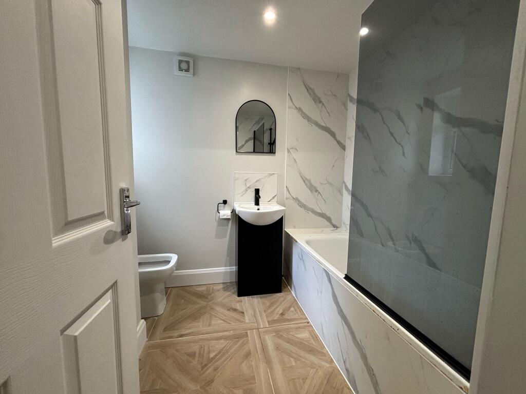 Bathroom, 26 Victoria.jpeg