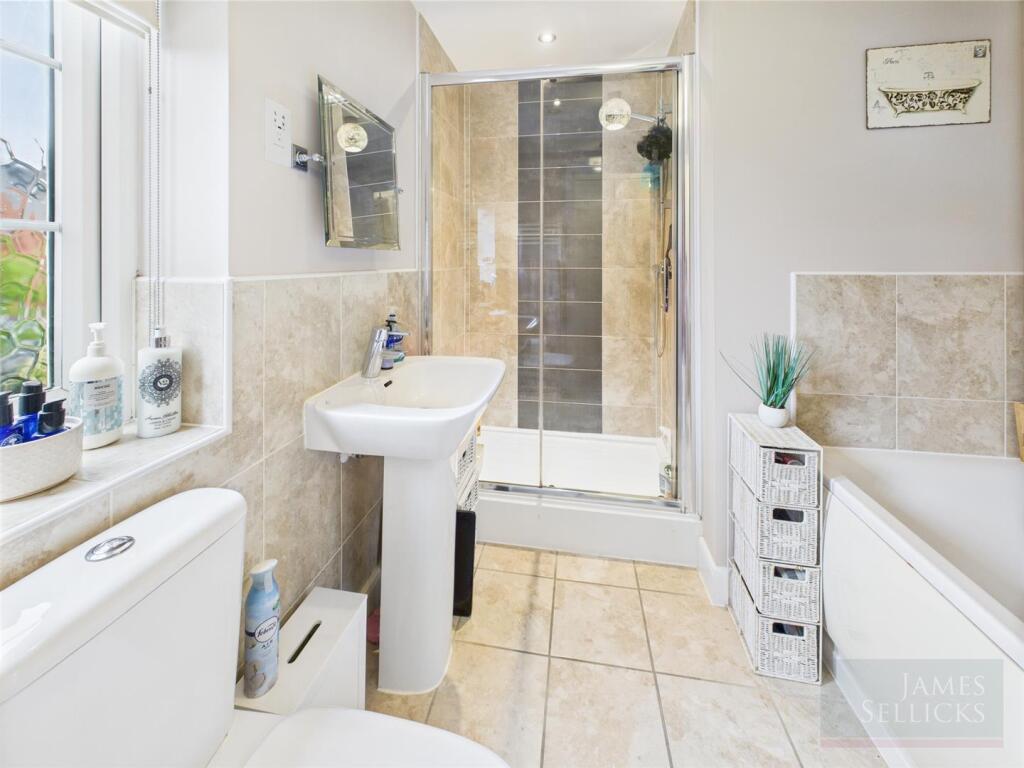 Master Ensuite Bathroom