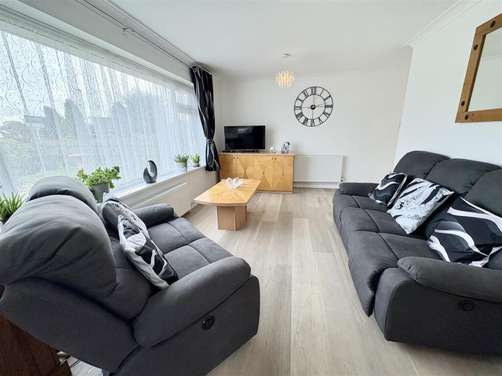 lounge2.jpg