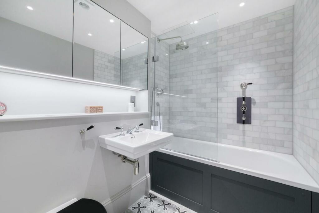 bathroom (1).jpg