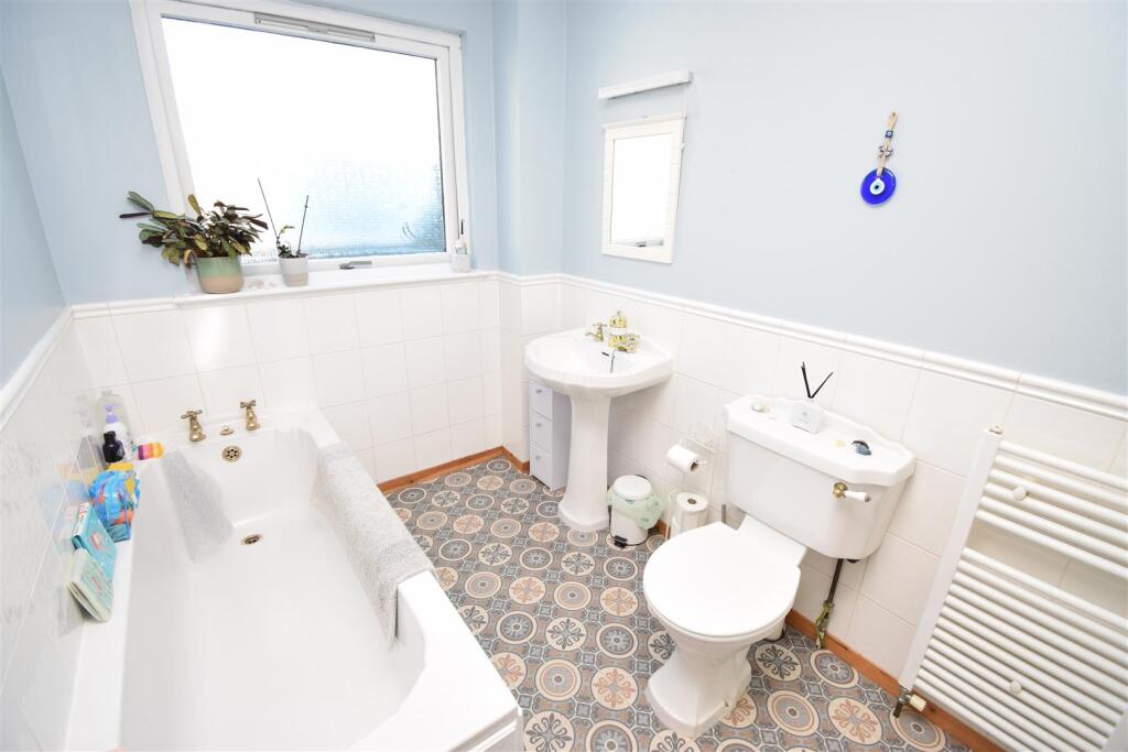 BATHROOM (2).JPG