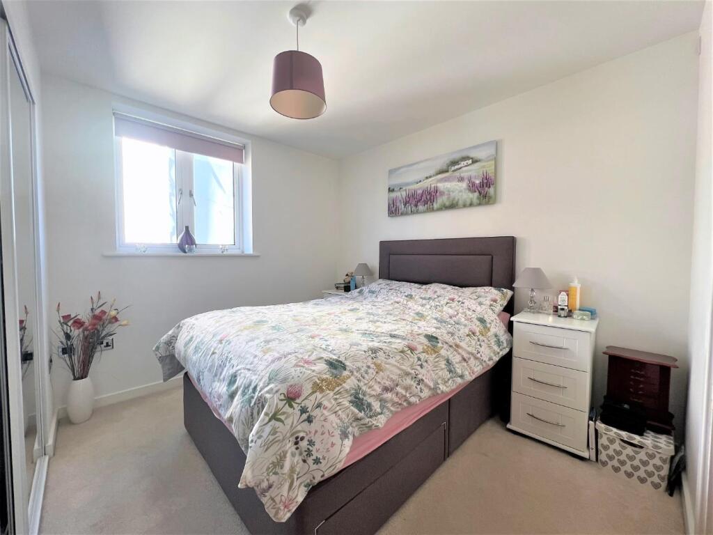 Bedroom 1.jpg