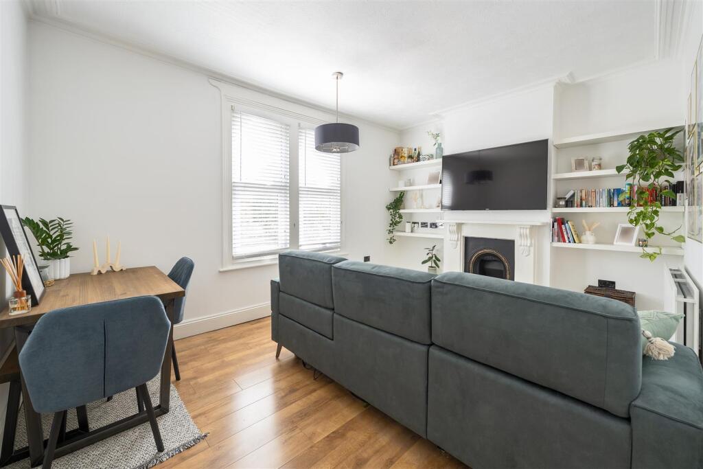 Chelmsford Road, E18