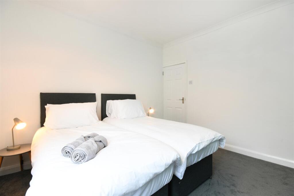 24 Holme Road-43.jpg