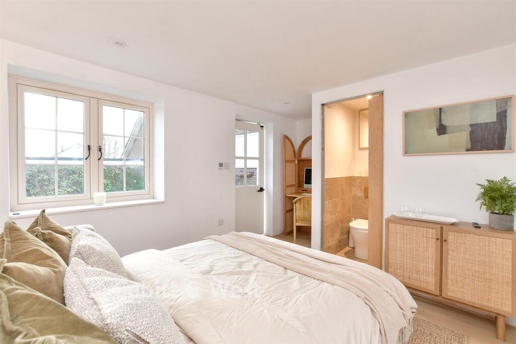 Annexe Bedroom/ Living Room