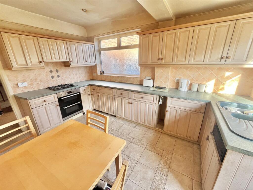 Breakfast Kitchen Aspect 4