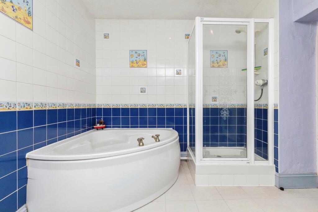 04 Bathroom - Downstairs