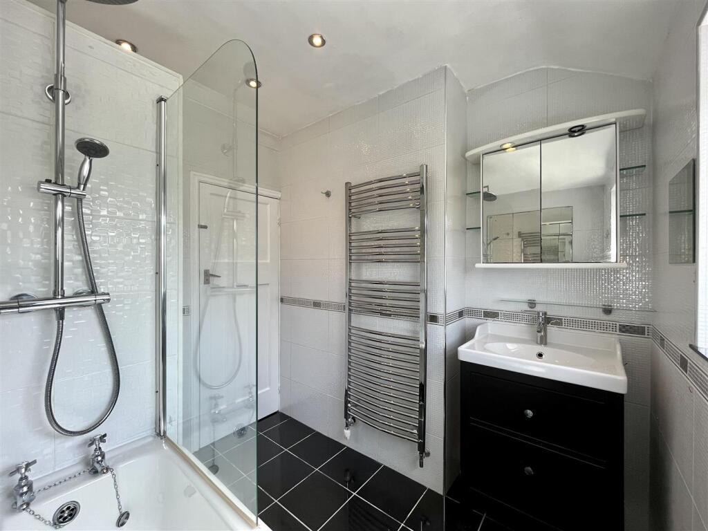 Bathroom Aspect 2