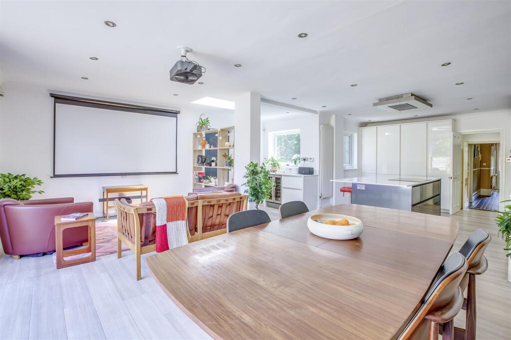 51 London Road, HP11 1BN-13.jpg
