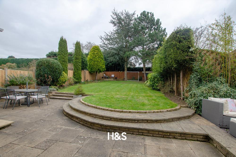 6 Starbold - rear garden.jpg