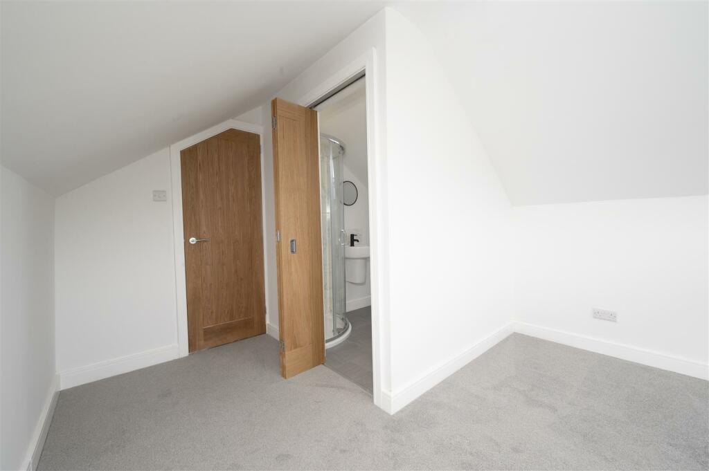 Bedroom Three en-suite
