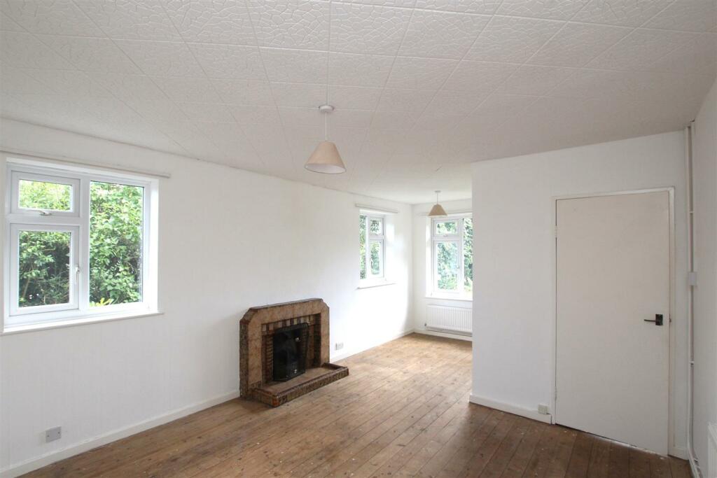 Living Room.JPG