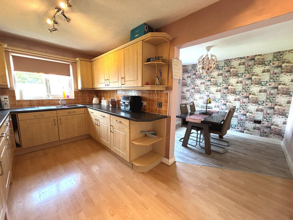 Kitchen into Dini...