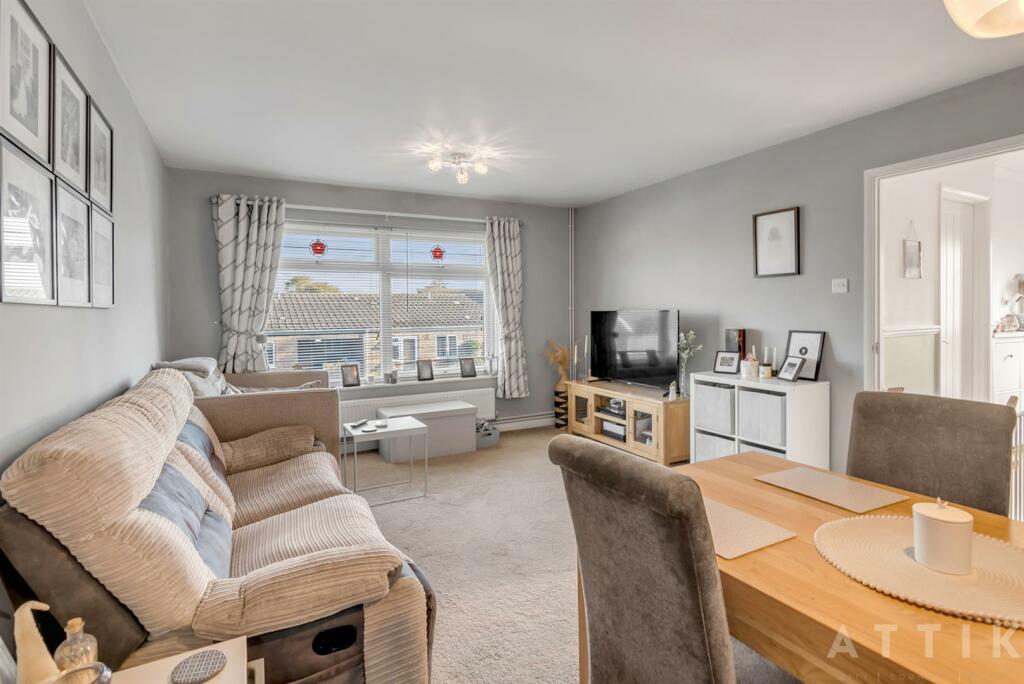 36 Lansbury Rd, Halesworth IP19 8SA (18).jpg