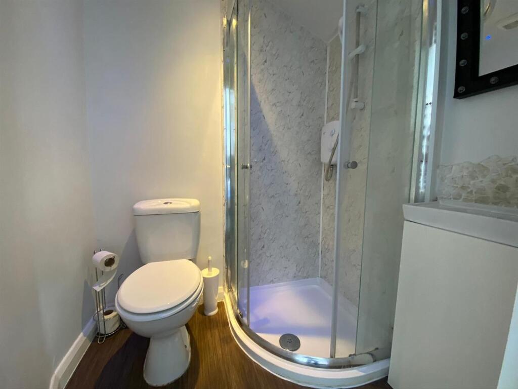 upload_8cm_unknown_room_12152_original_61645cc2a34