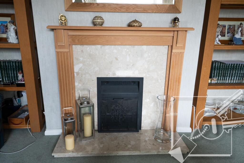 Gas fire in feature surround