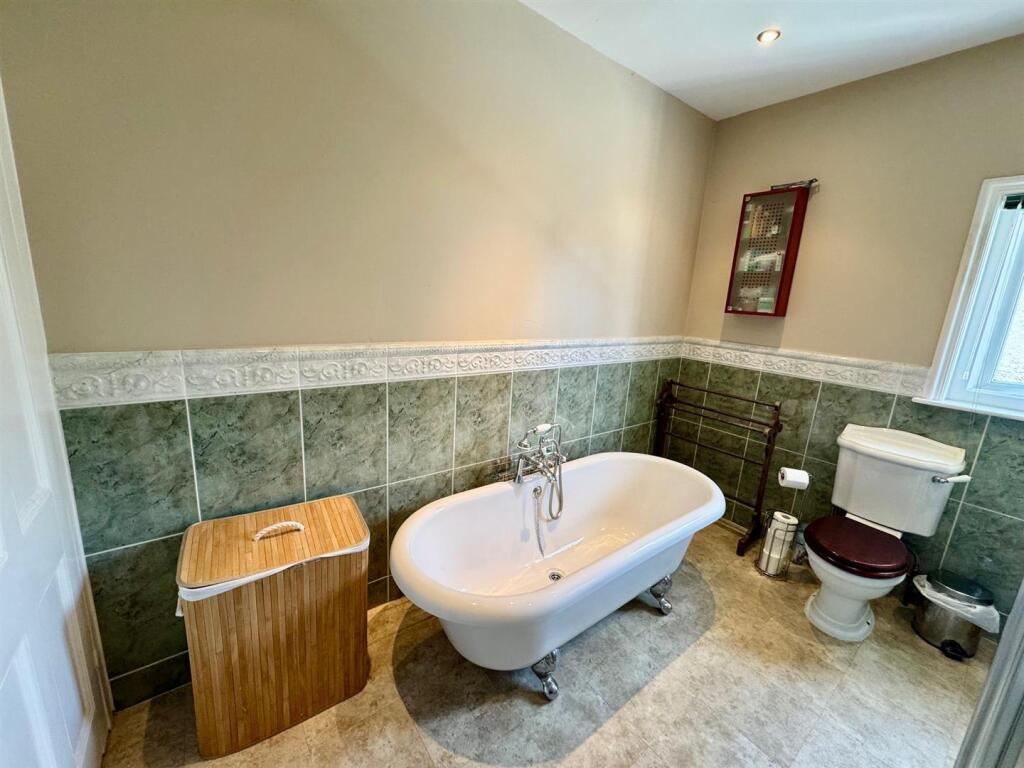 Bathroom.jpg