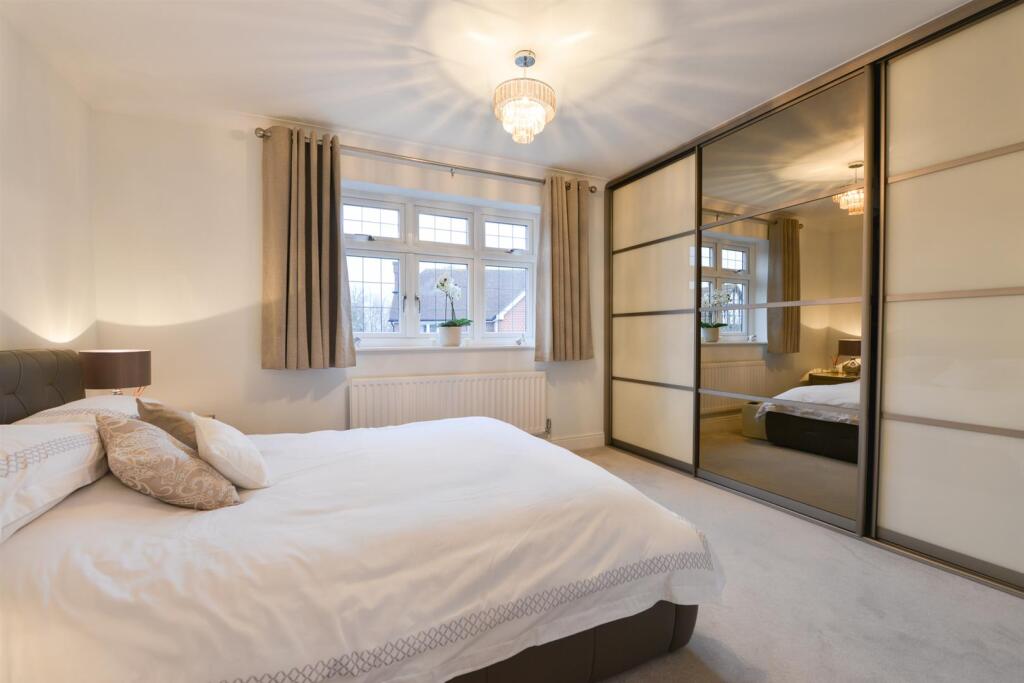 Russett Close20.jpg
