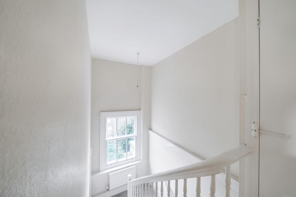 42D Cambridge Gardens, Notting Hill, London W10 5UD