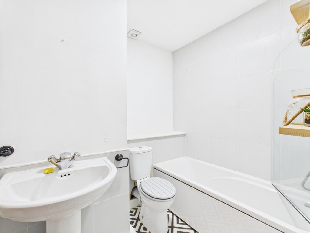 CAM03729G0-PR0067-STILL001