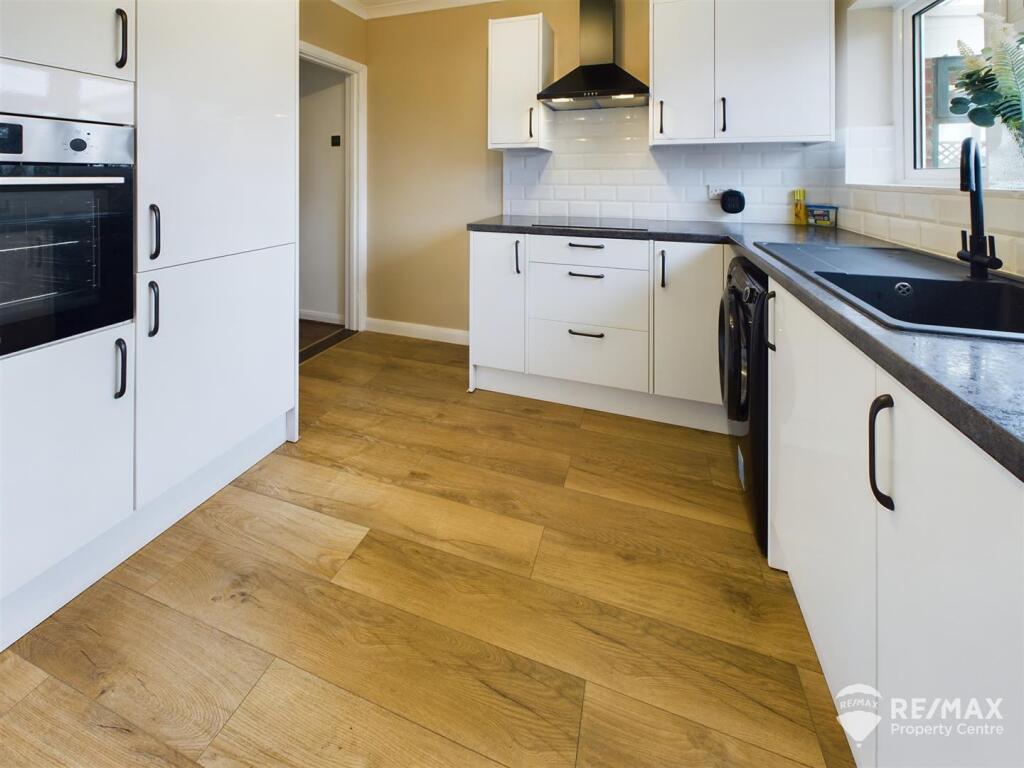 Kitchen (2).jpg