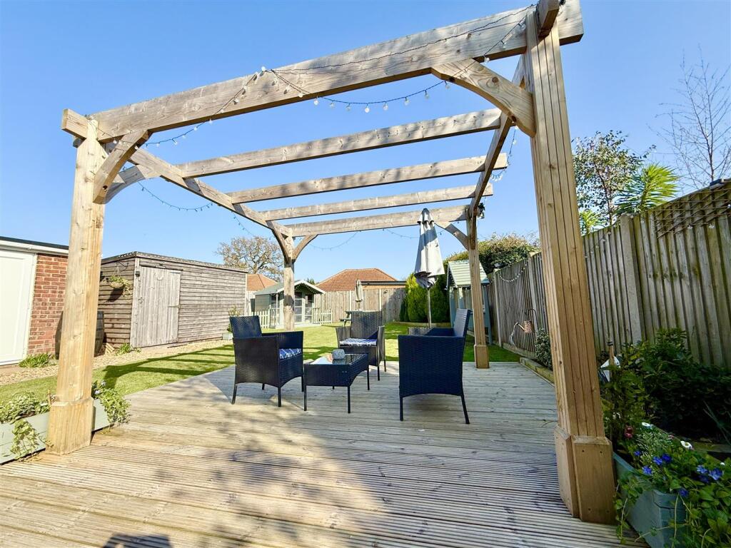 garden deck and pergola by Dunster House