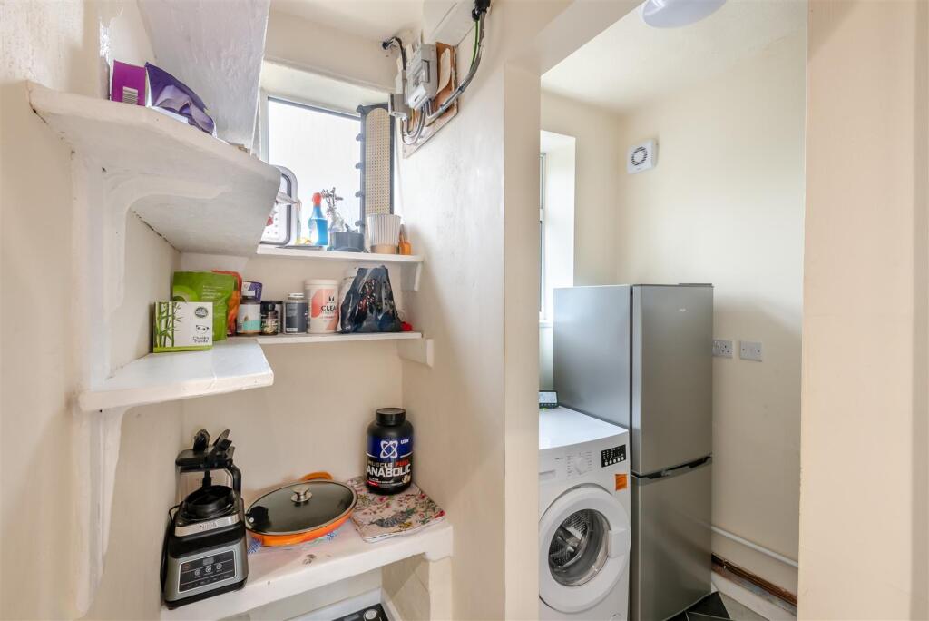 8634902-interior05.jpg