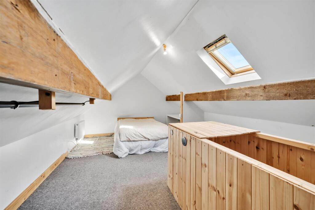 Saxton Mee  40 New Close 0002.jpg