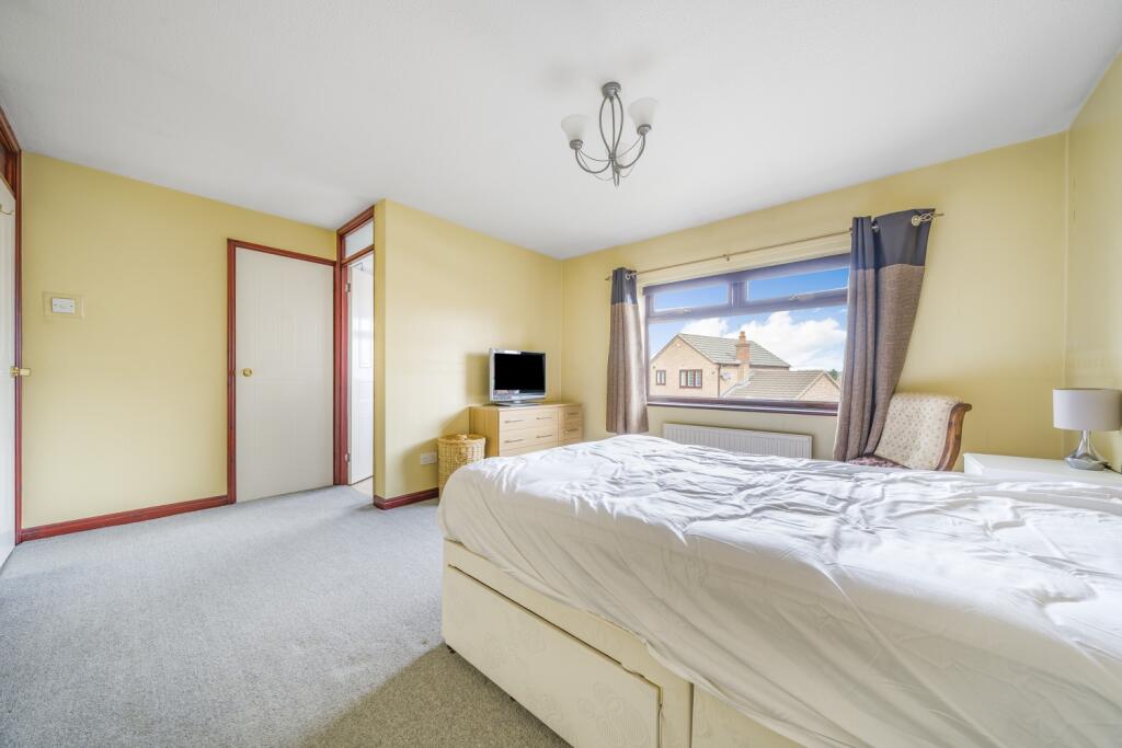 Master Bedroom With Ensuite  (2)