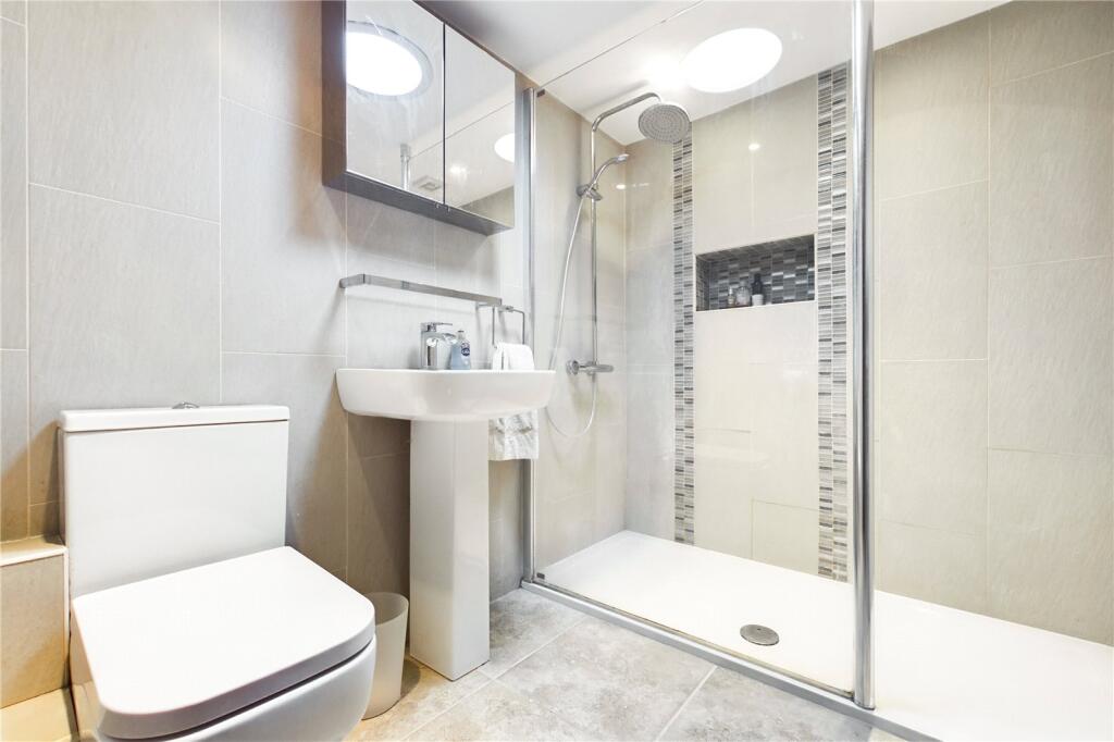 D'stairs Shower Room