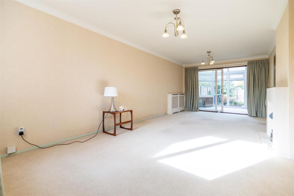 Living Room .jpg