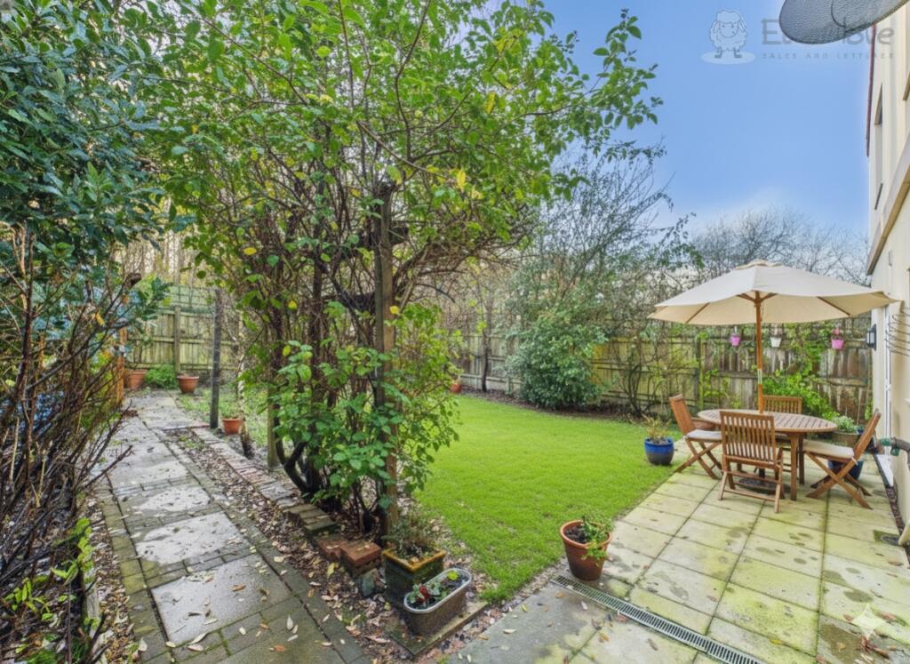 EWEMOVE SOUTH MOLTON - REAR GARDEN