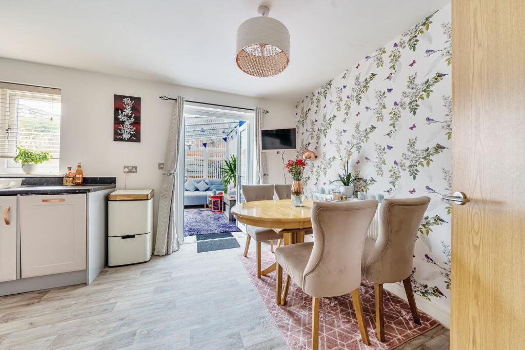 Dining area into conservatory